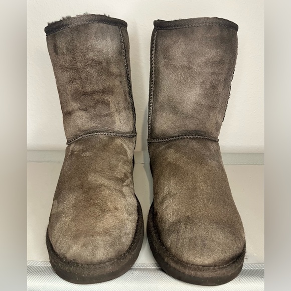 UGG Boots Classic Short Brown Women’s Size 8 Pull On Sheepskin Winter Snow - Picture 1 of 16